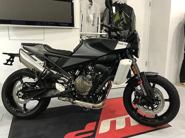 2024年式-Husqvarna SVARTPILEN 801