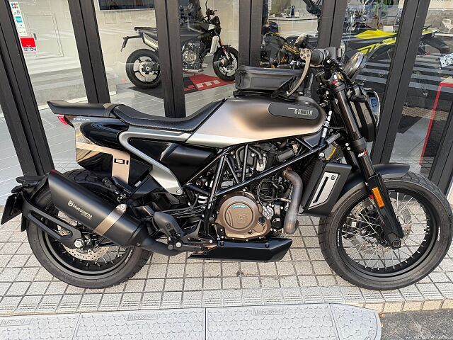 2020年式-Husqvarna SVARTPILEN 701